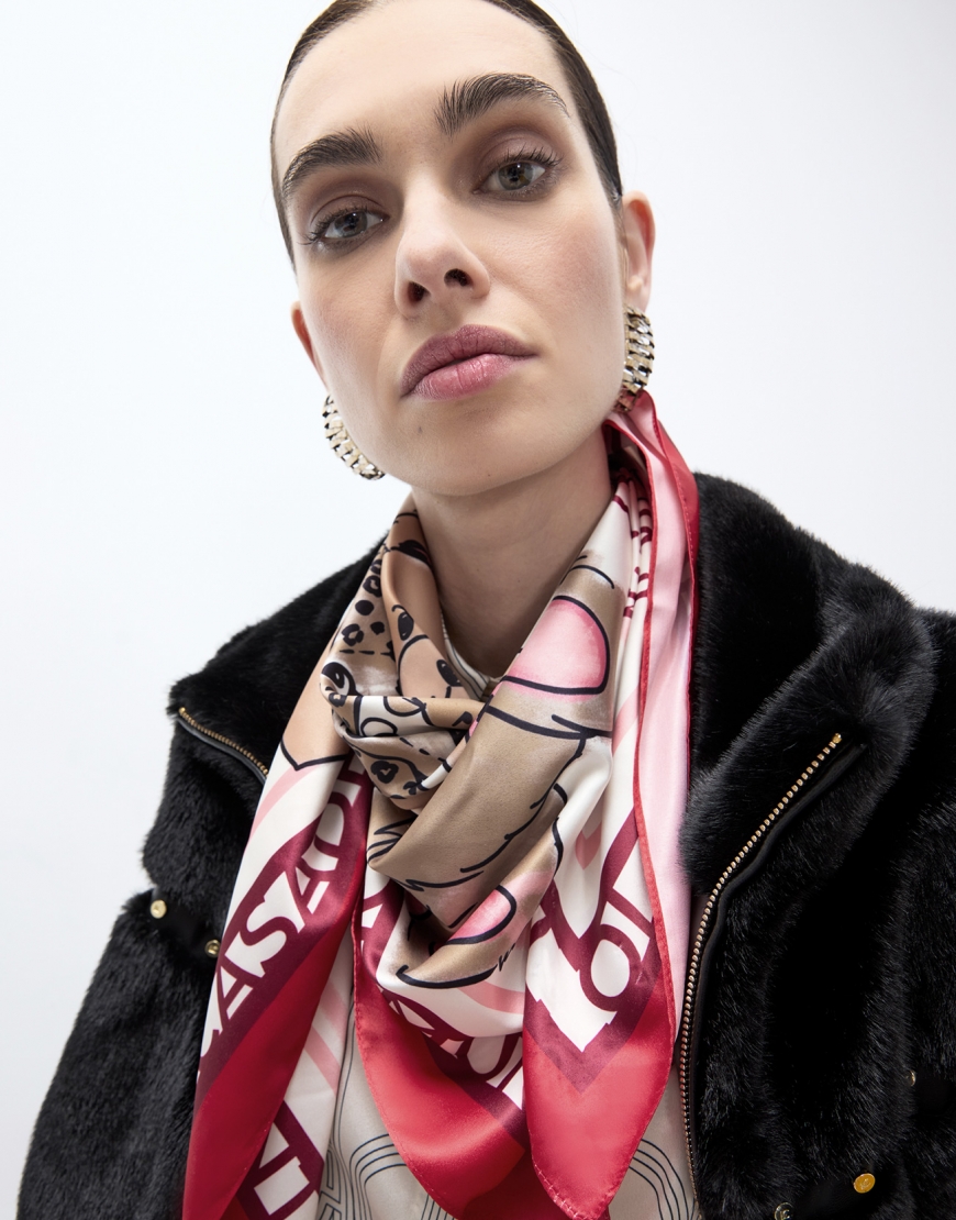Шал LOLA CASADEMUNT