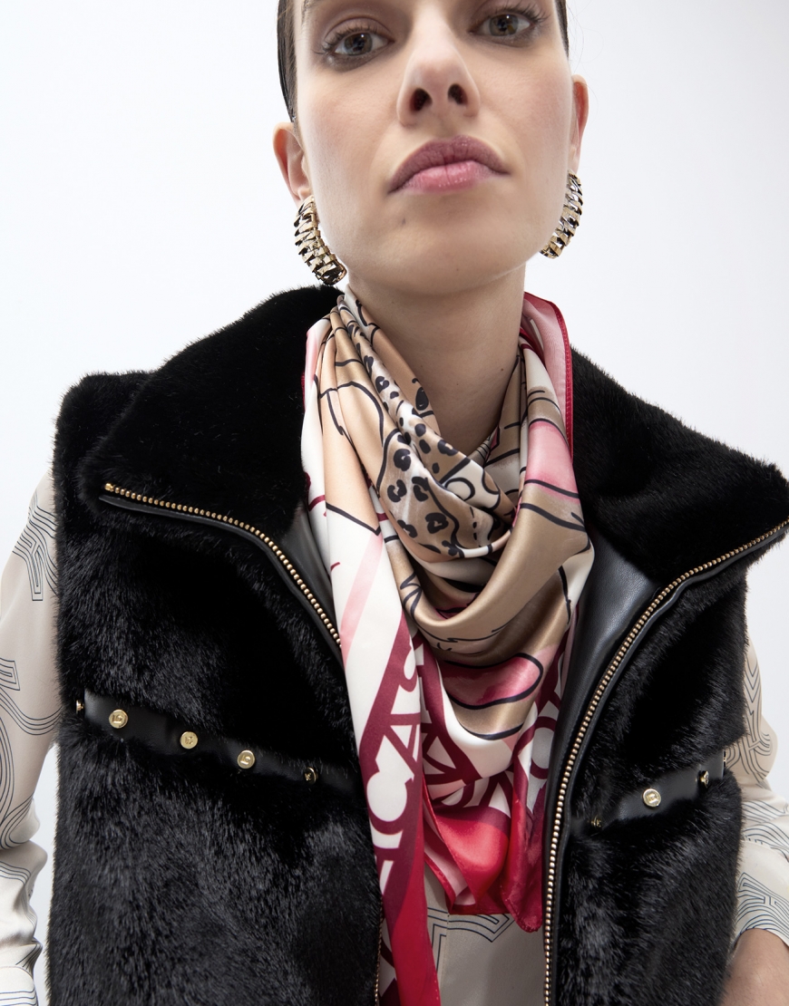 Шал LOLA CASADEMUNT